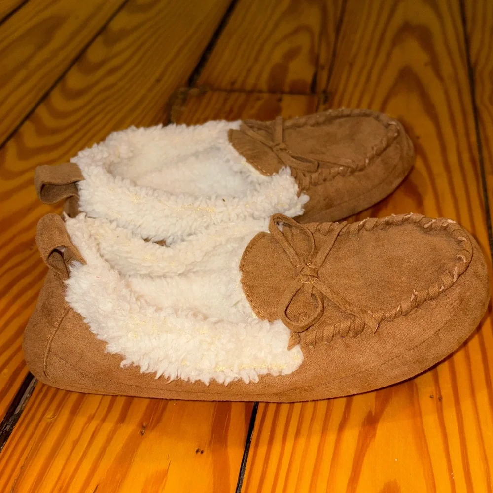 Gap Kid’s Tan Slippers Size 12/13